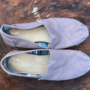Toms size 8